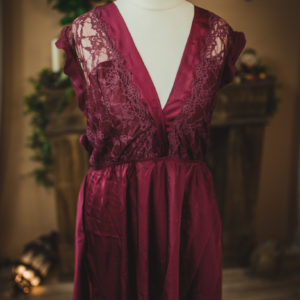 Dunkelrotes Negligee, Gr. M-L