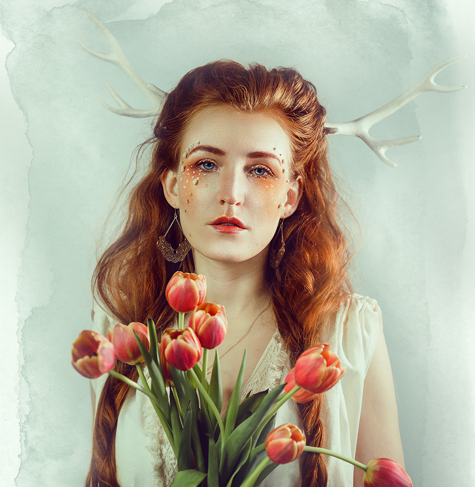 Frau mit Geweih und Blumen, Tulpen, Fantasy Fotos 